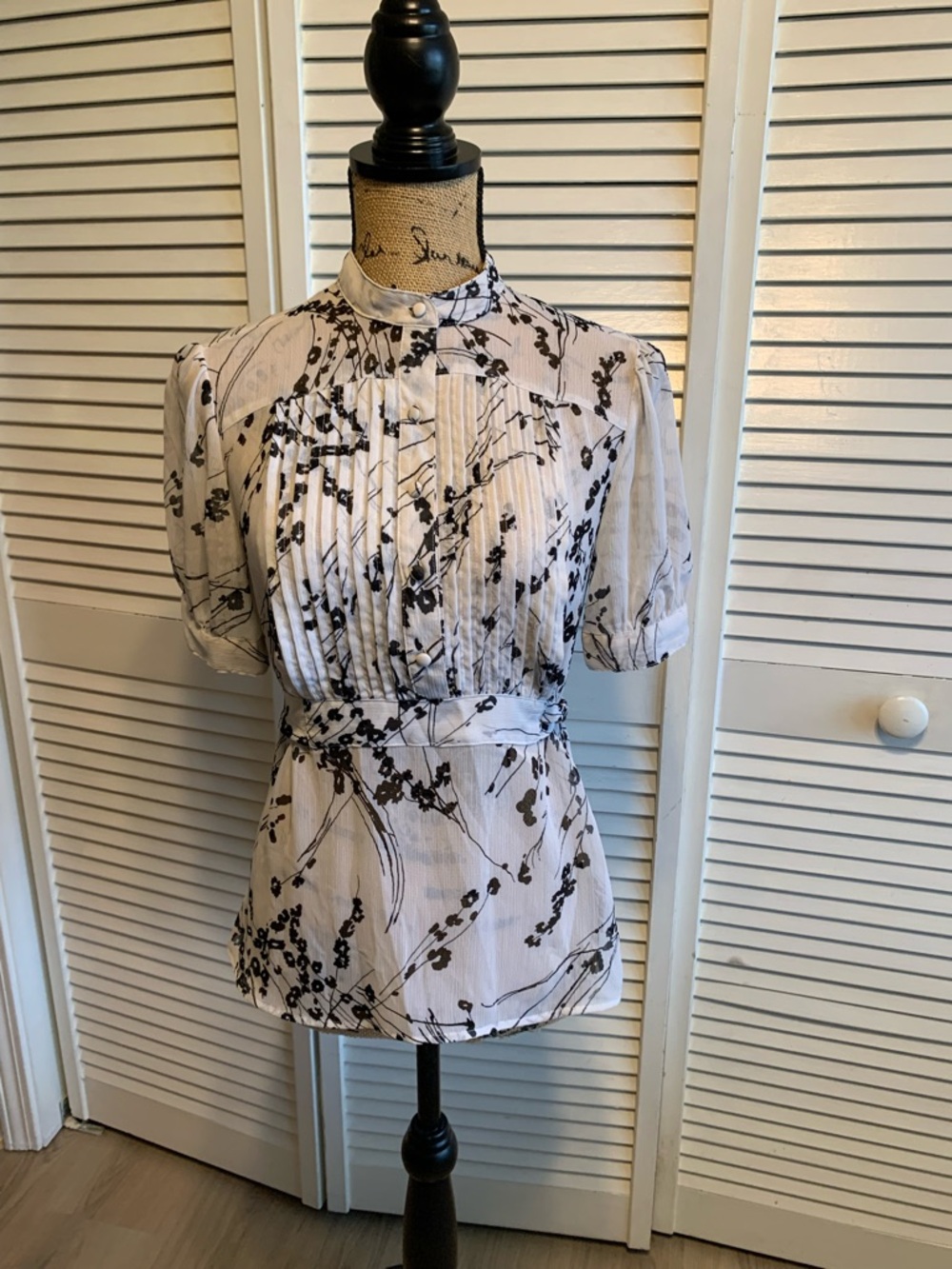 Apt. 9 Delicate Off-White Blouse with Black Floral Print